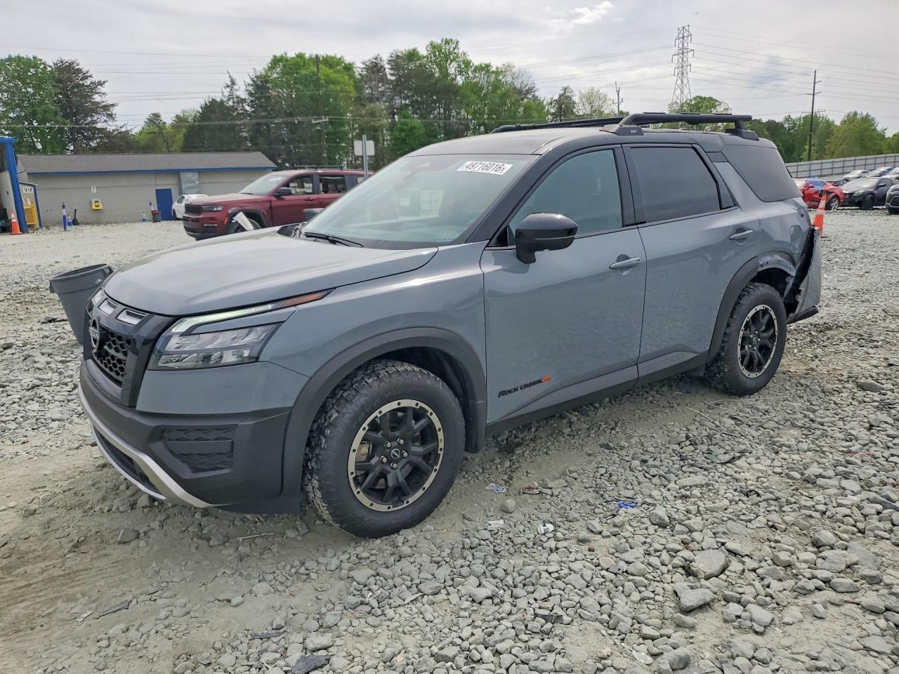 Salvage Nissan Pathfinder Image