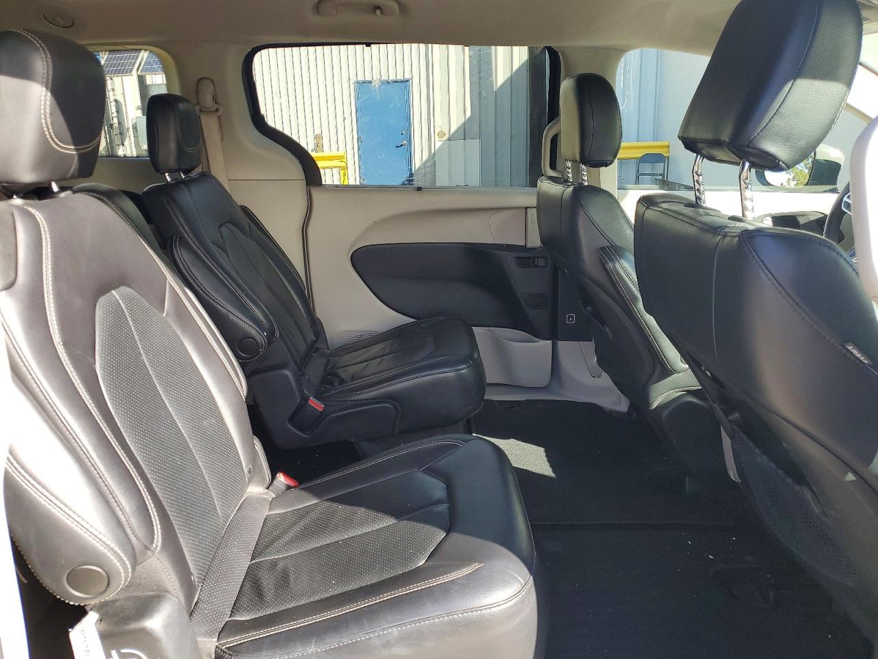 Chrysler Pacifica Touring L