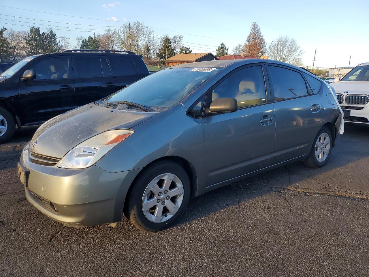 Salvage Toyota Prius Image