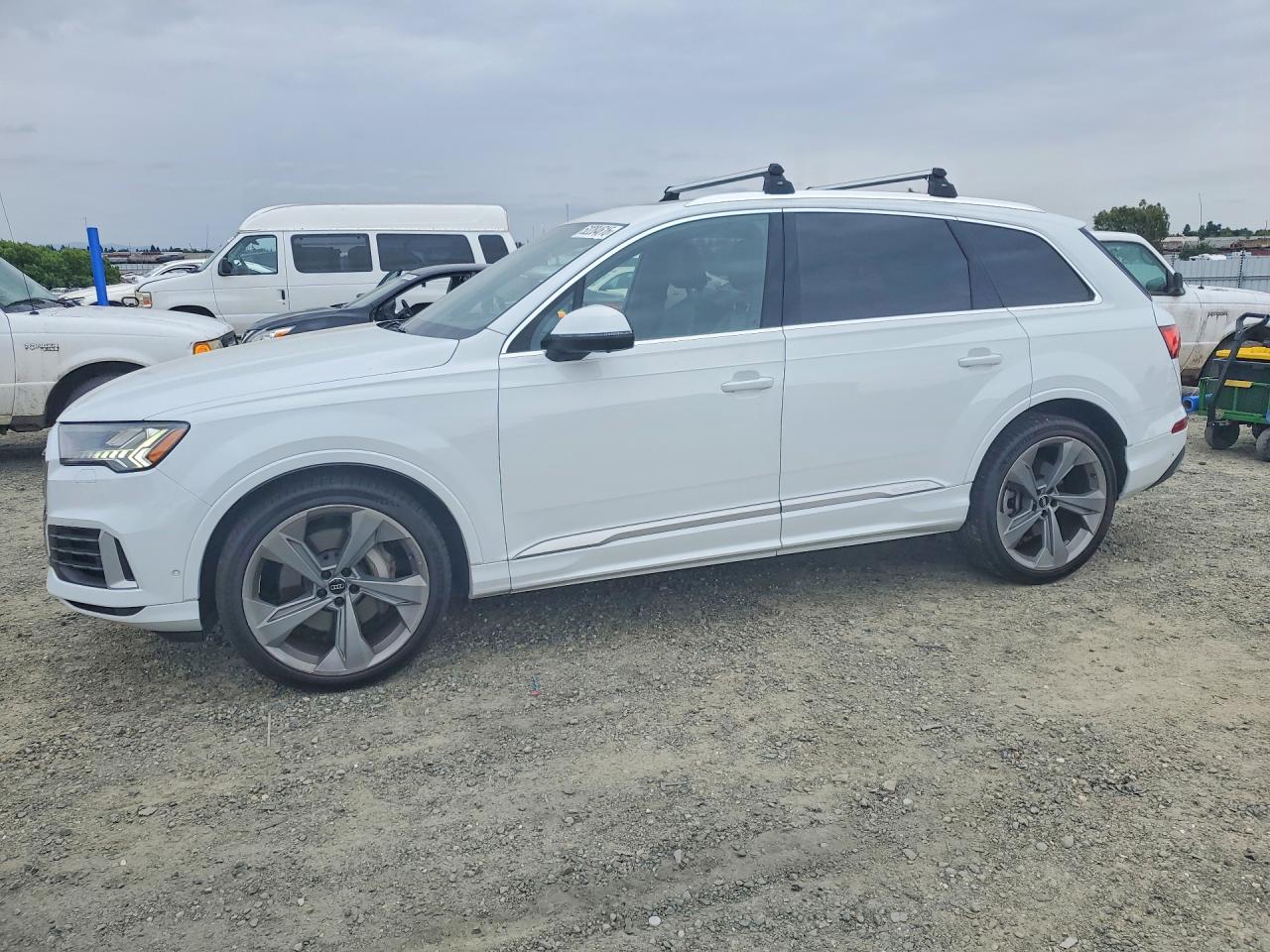 Salvage Audi Q7 Image