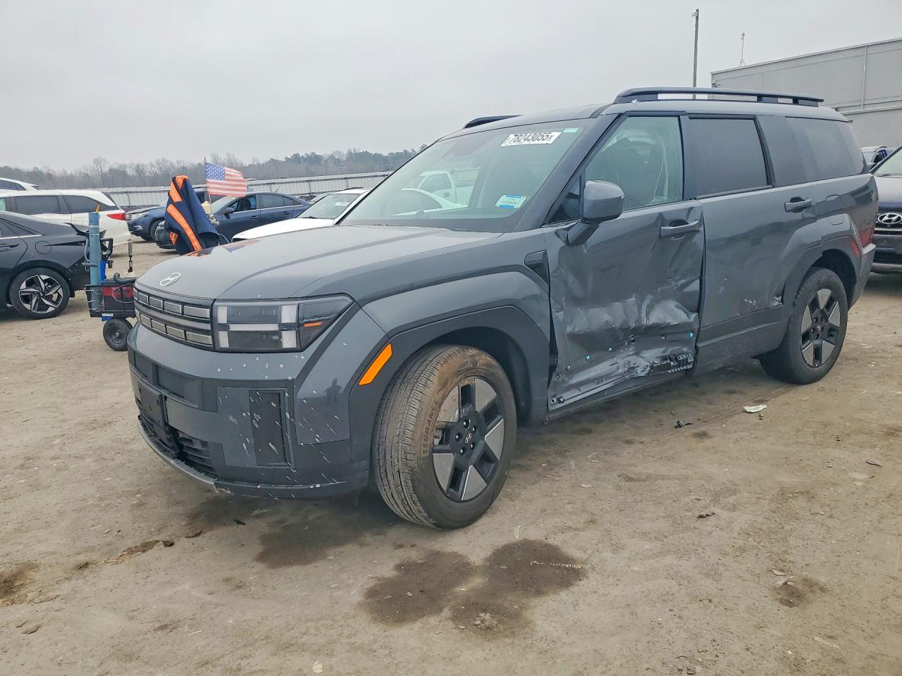 Salvage Hyundai SANTA FE Image