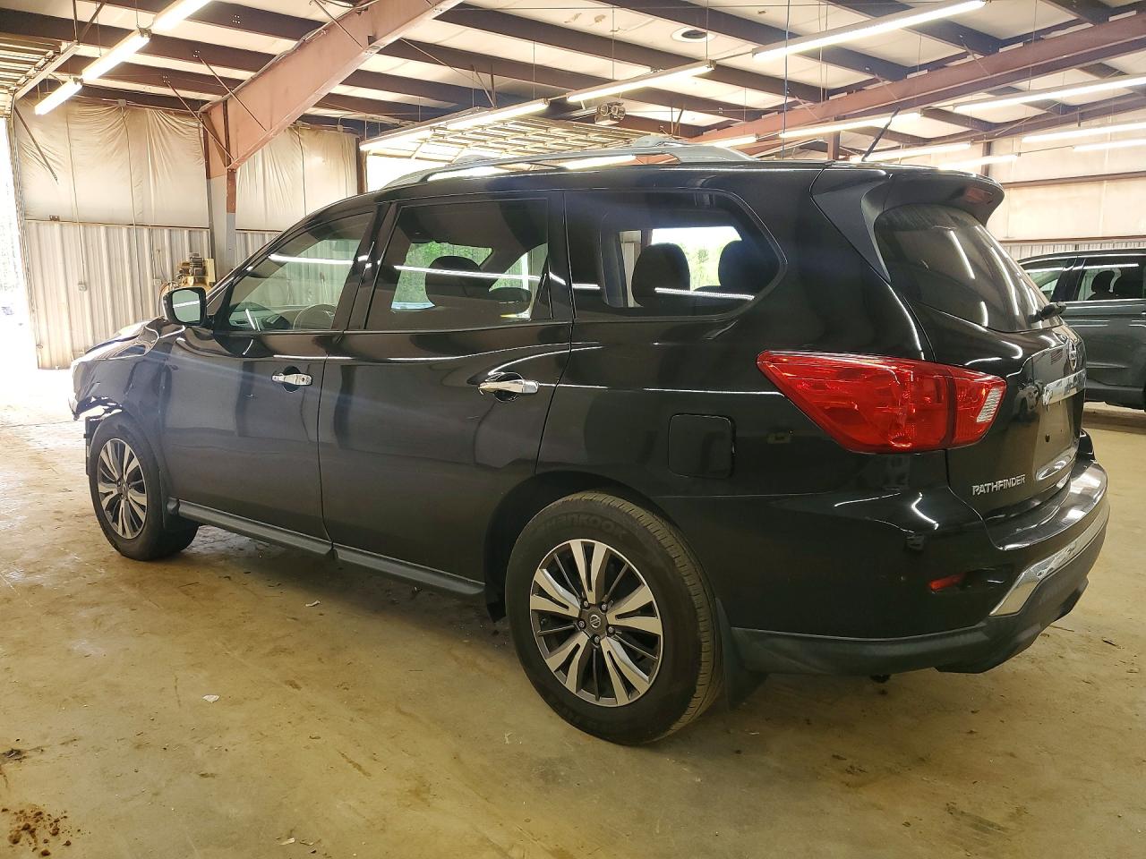 Nissan Pathfinder S