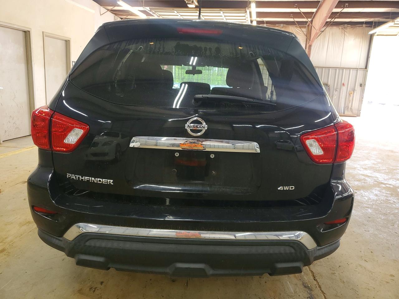 Nissan Pathfinder S