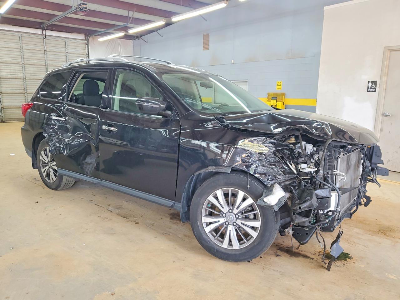 Nissan Pathfinder S