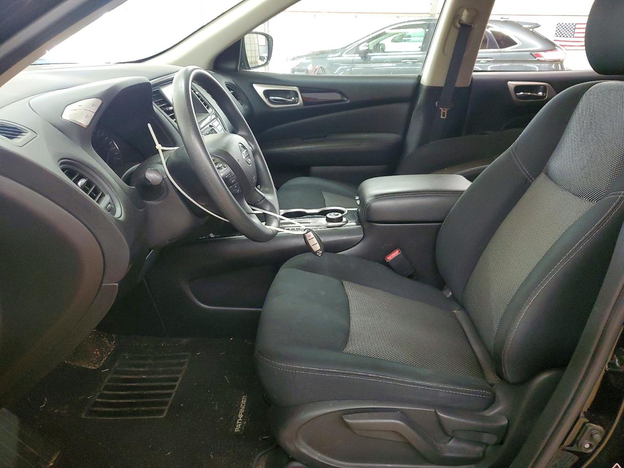 Nissan Pathfinder S