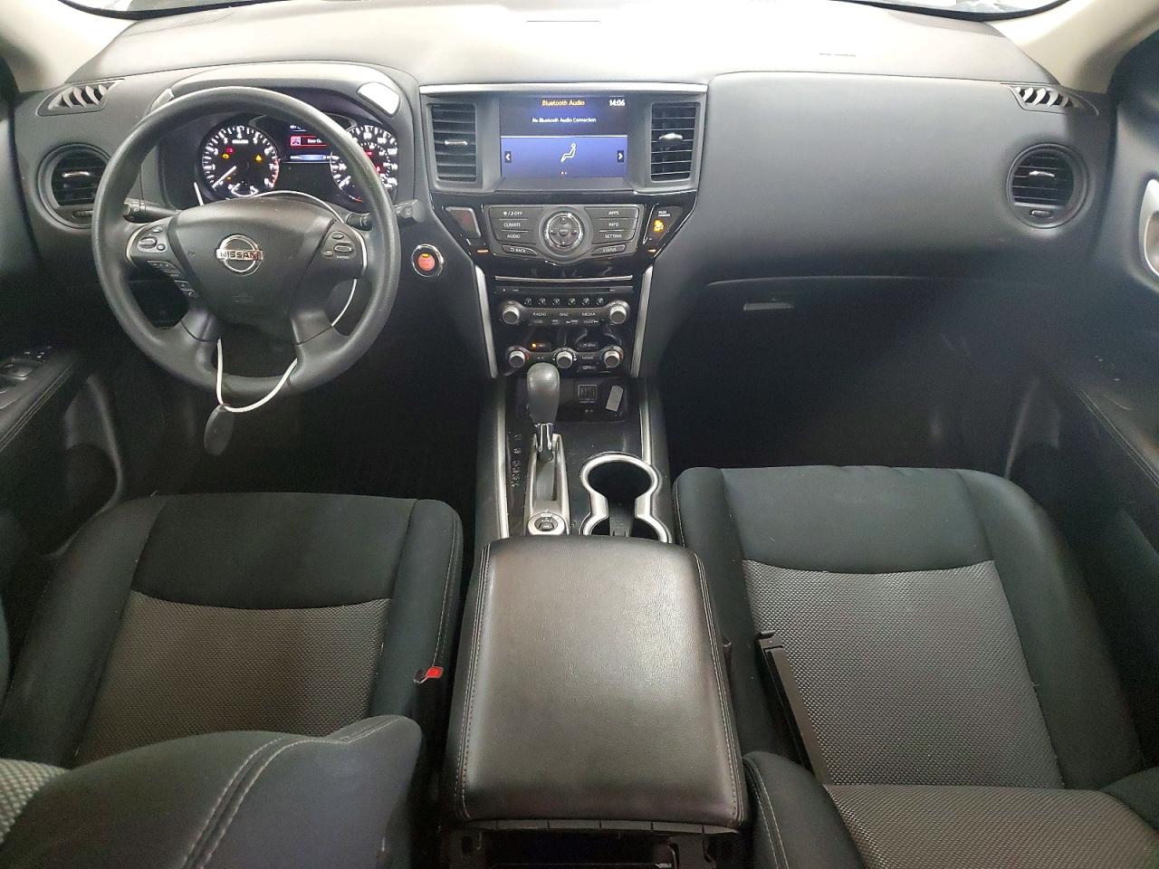 Nissan Pathfinder S