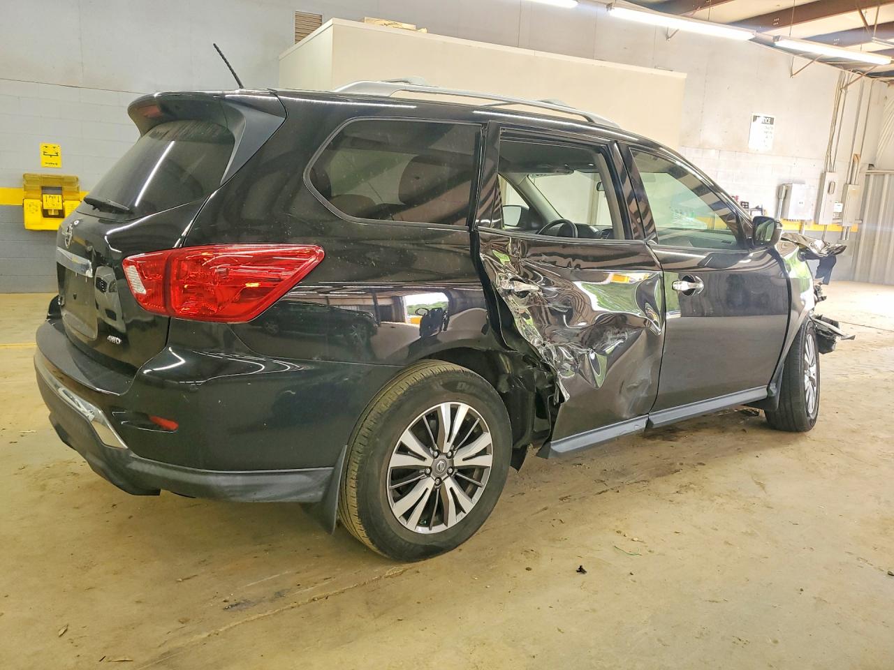 Nissan Pathfinder S
