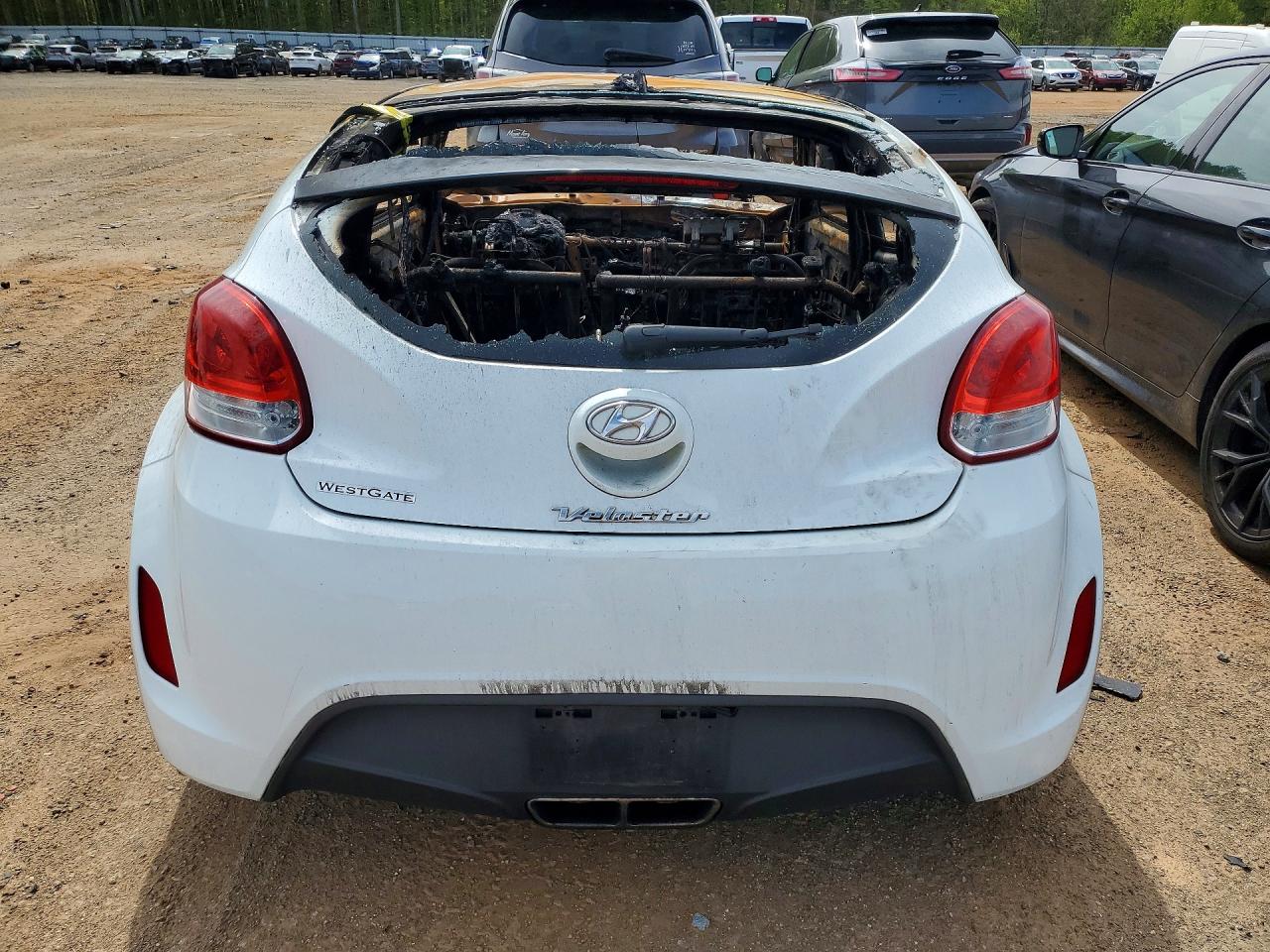 Hyundai VELOSTER Base