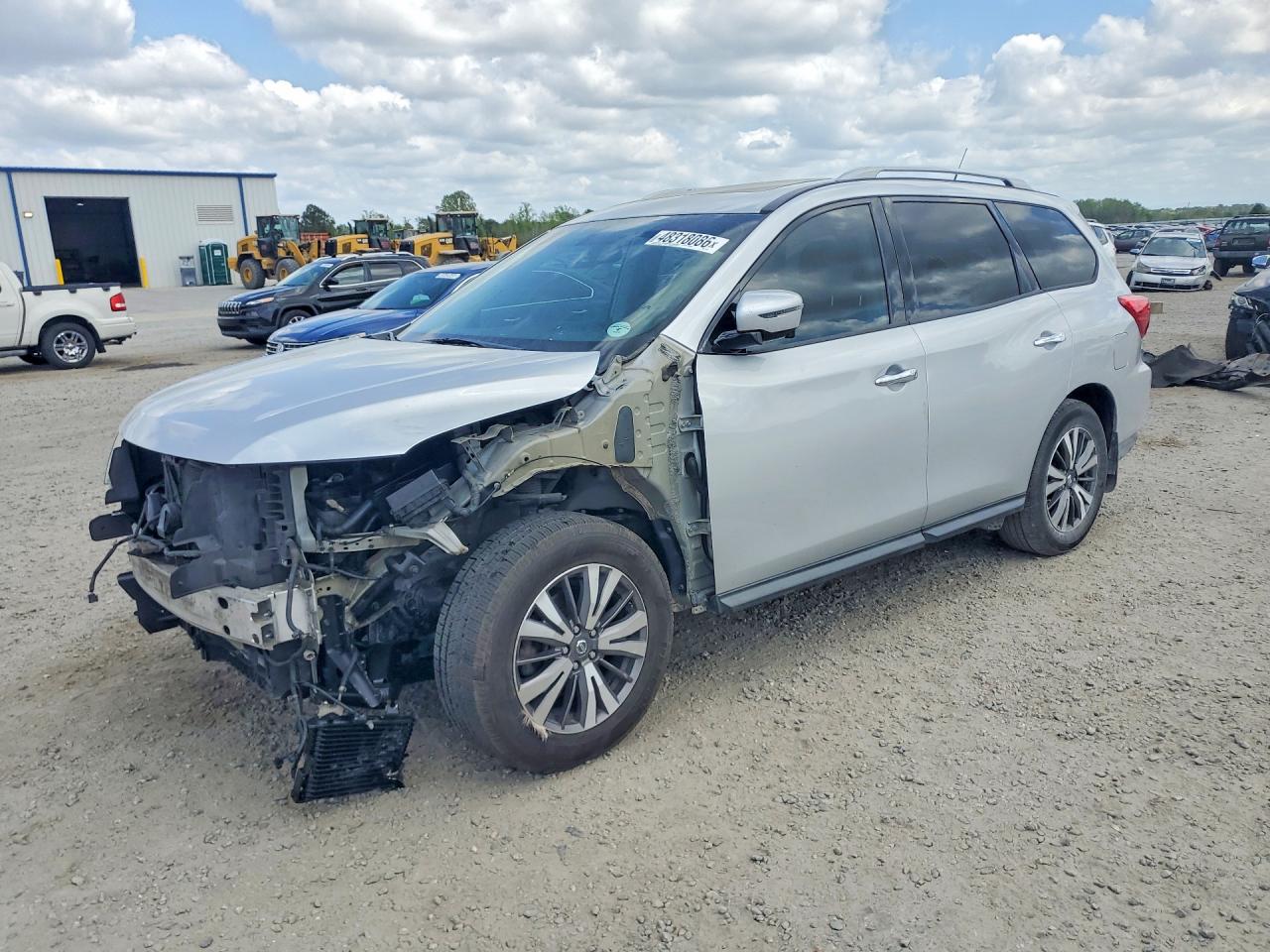 Salvage Nissan Pathfinder Image