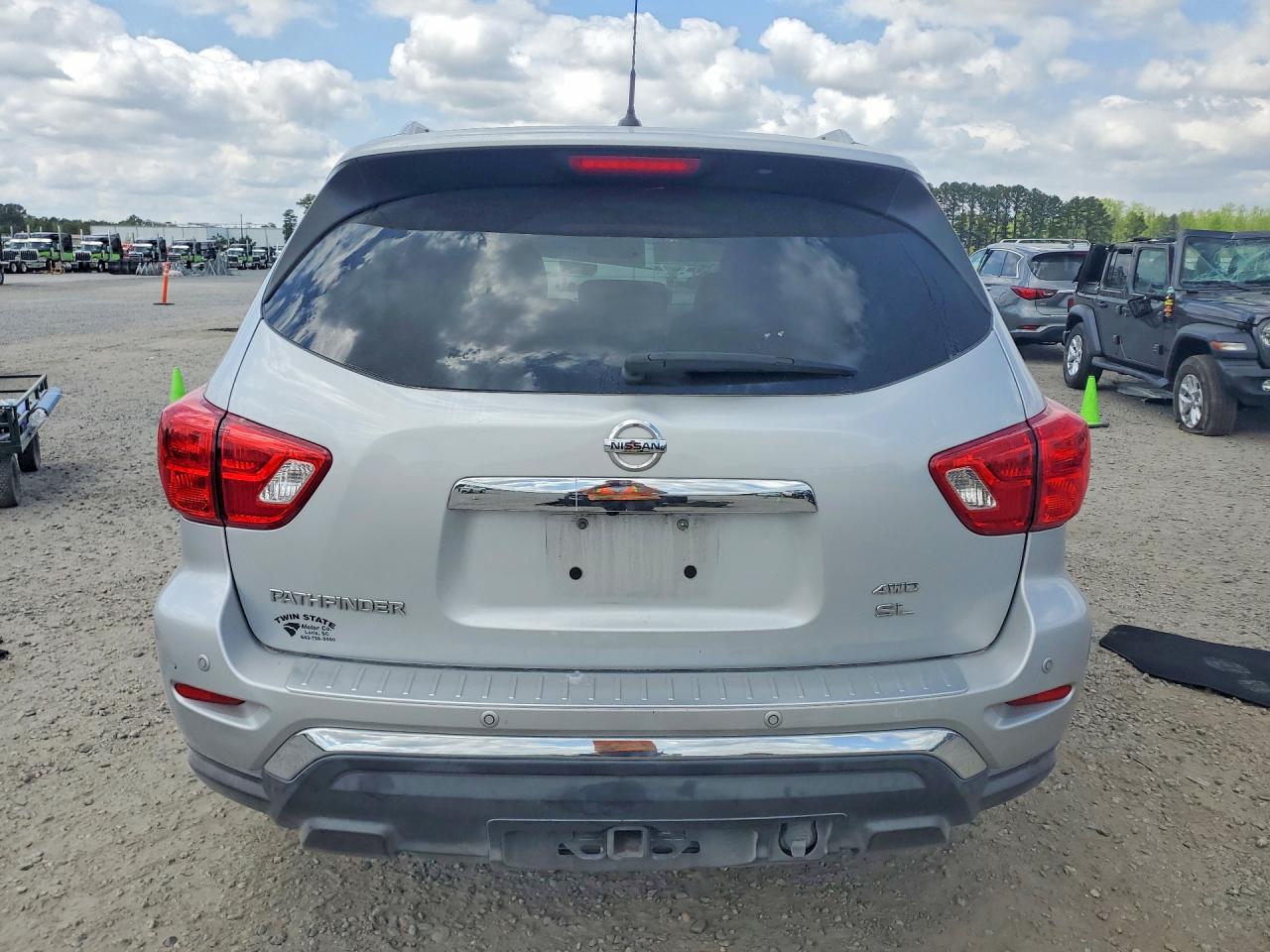 Nissan Pathfinder Sl