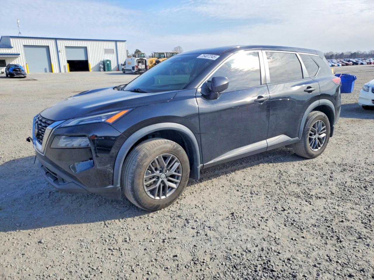 Salvage Nissan Rogue Image