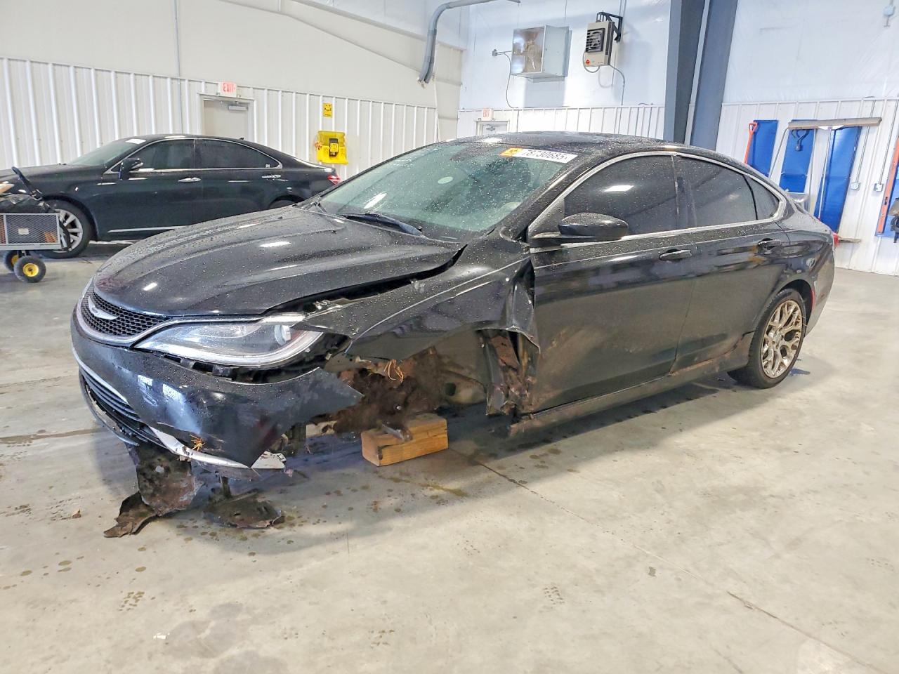 Salvage Chrysler 200 Image