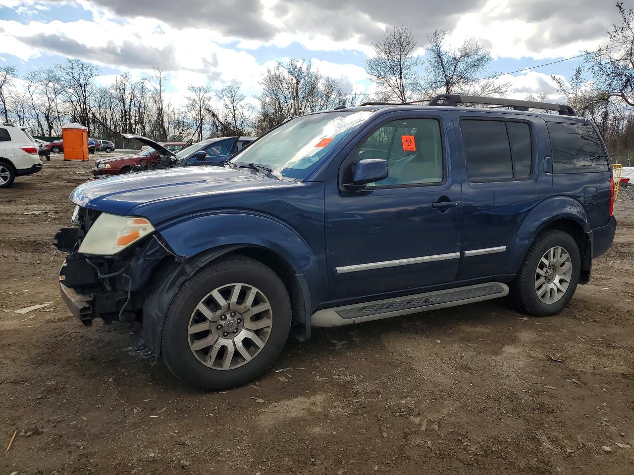 Salvage Nissan Pathfinder Image