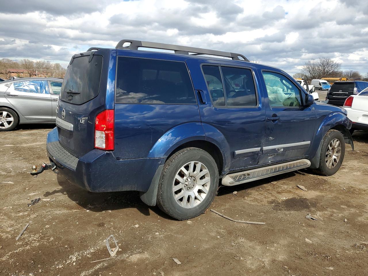 Nissan Pathfinder S