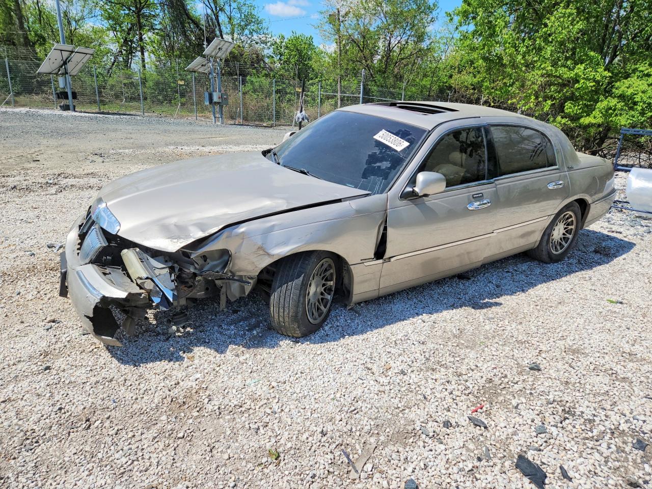 Salvage Lincoln Towncar Image