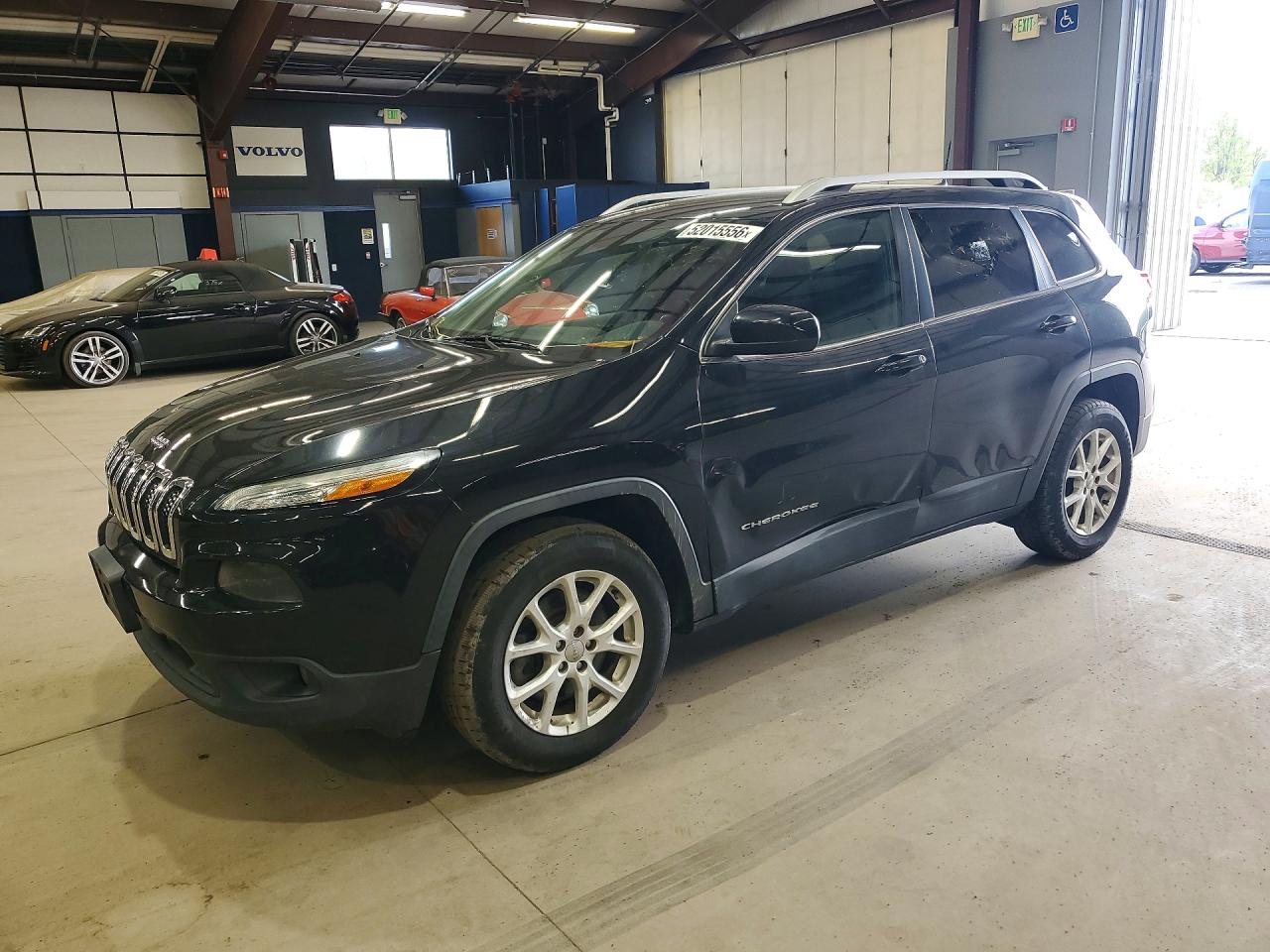 Salvage Jeep Cherokee Image