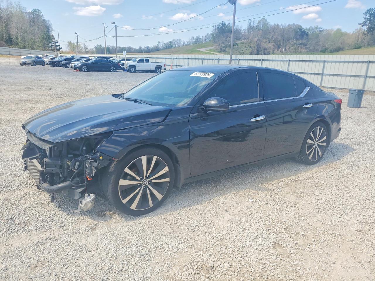 Salvage Nissan Altima Image