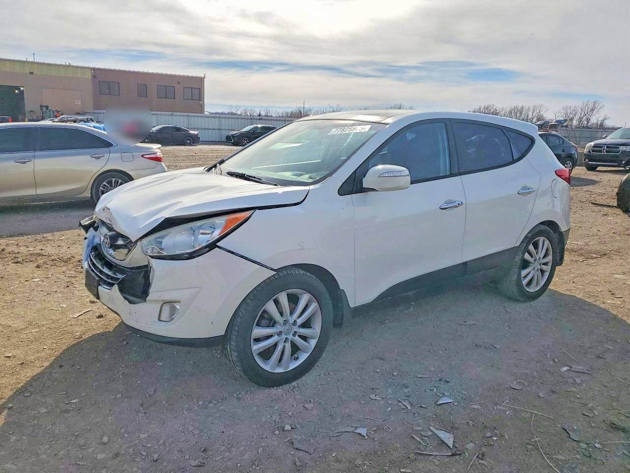 Salvage Hyundai TUCSON Image