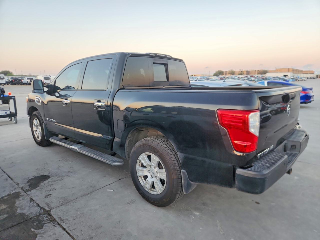 Nissan Titan Sv