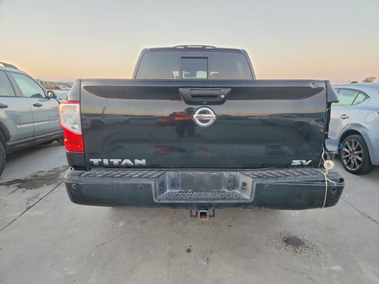Nissan Titan Sv