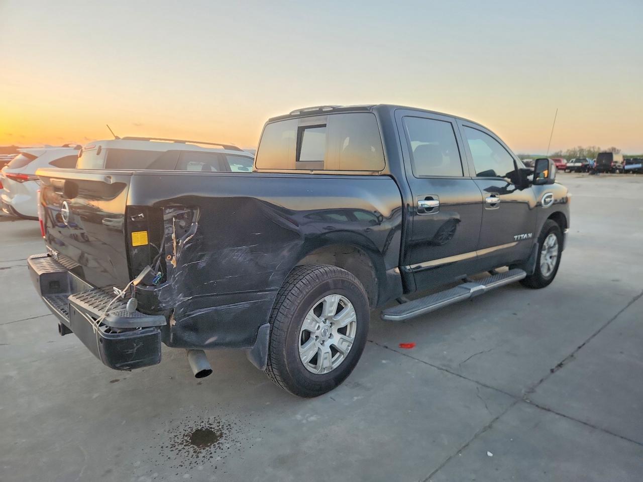 Nissan Titan Sv