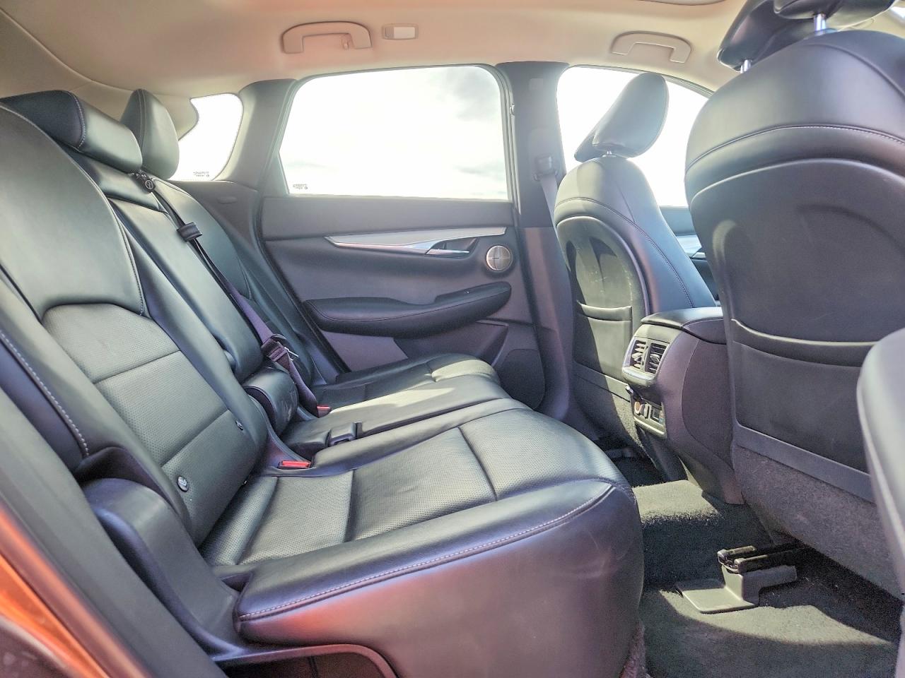 INFINITI Qx Essential