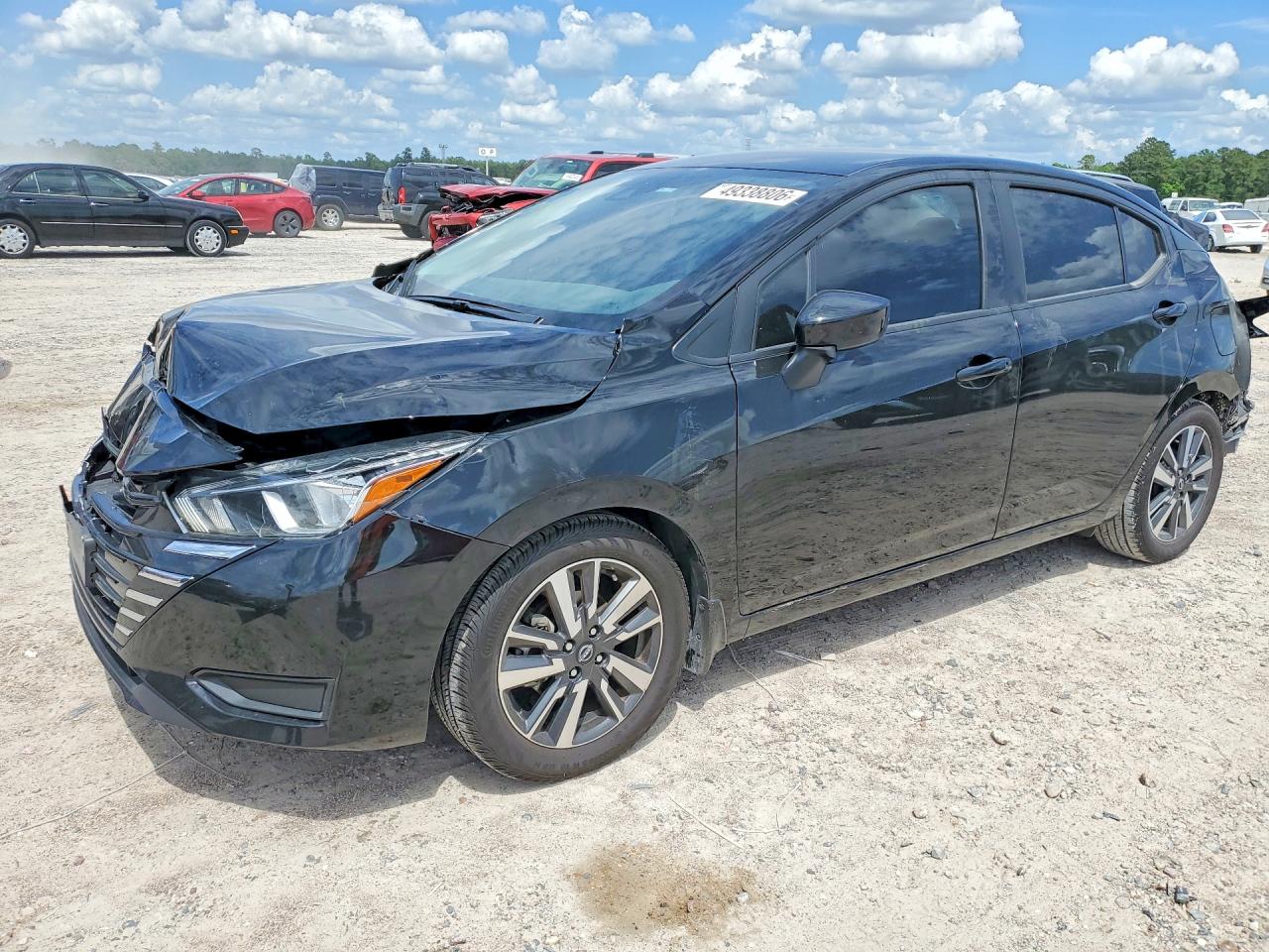 Salvage Nissan Versa Image