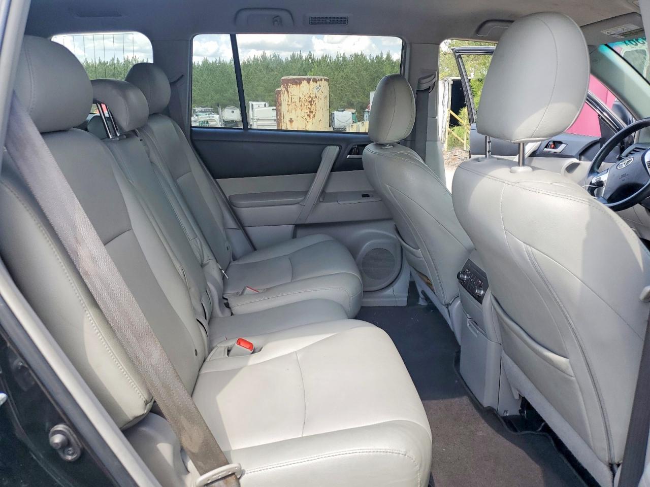 Toyota Highlander Base