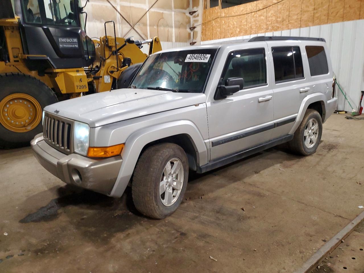 Salvage Jeep Commander Image