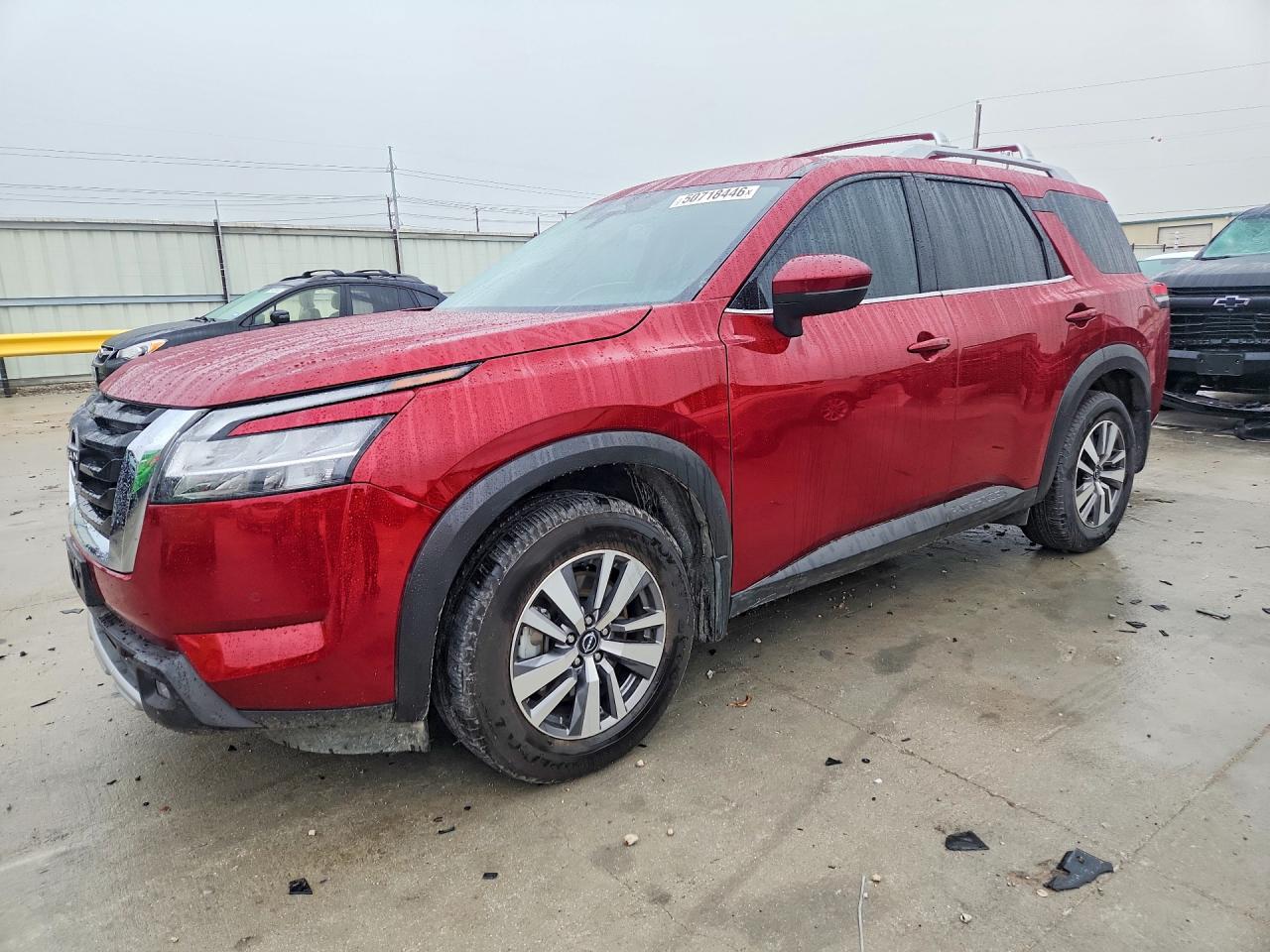 Salvage Nissan Pathfinder Image