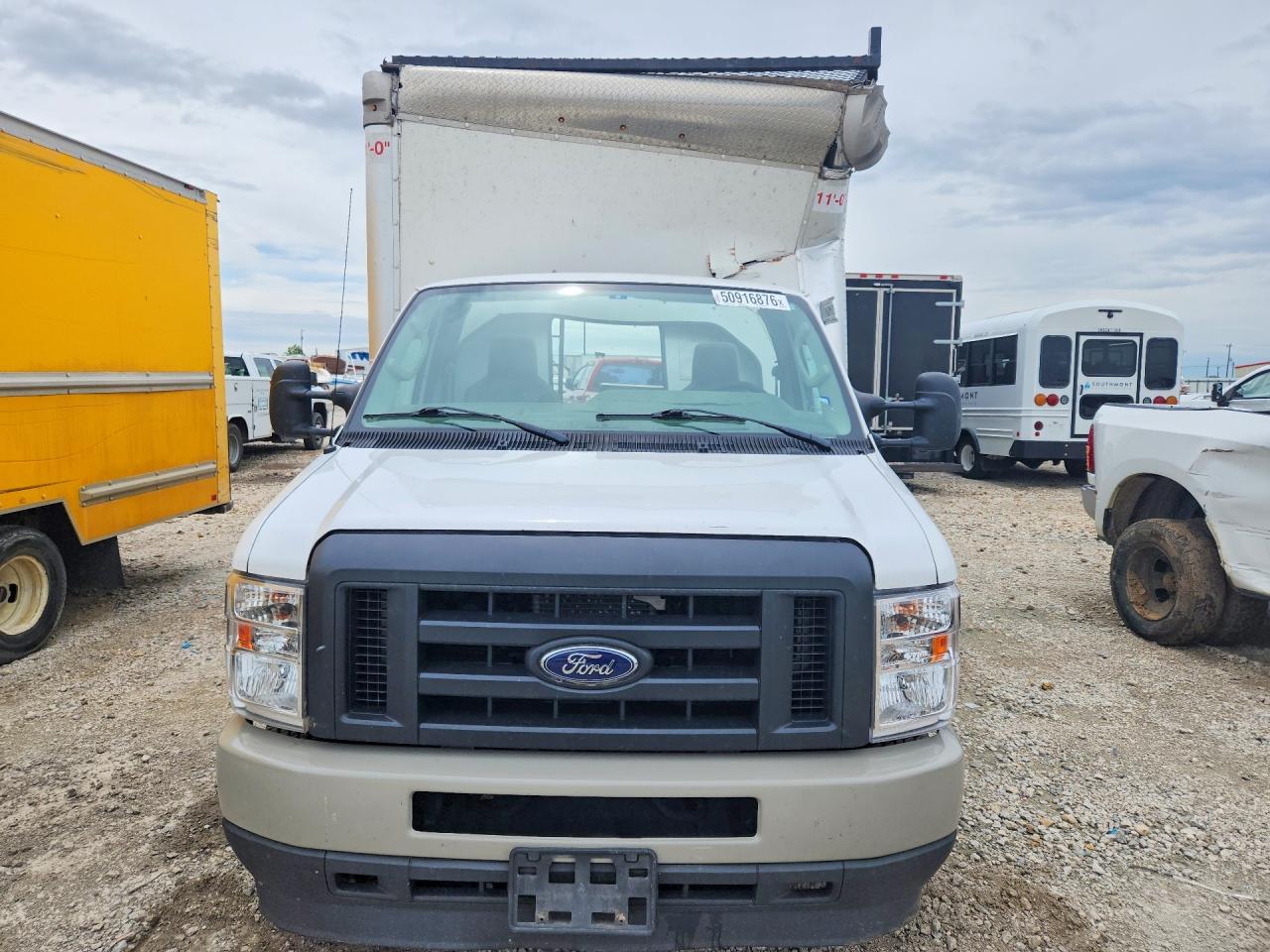 Ford Econoline E350 Super Duty Cutaway Van
