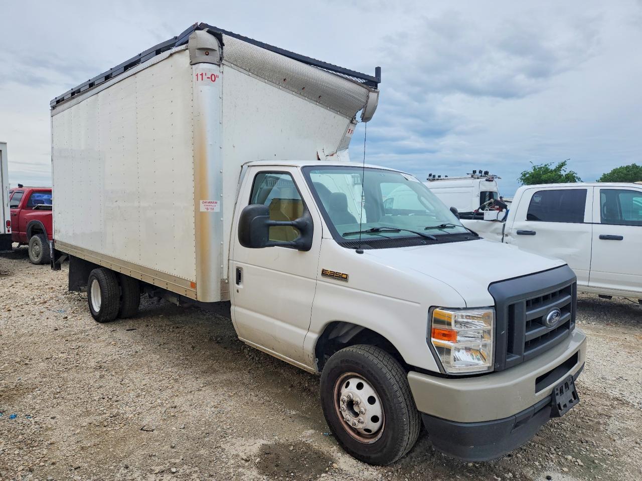 Ford Econoline E350 Super Duty Cutaway Van