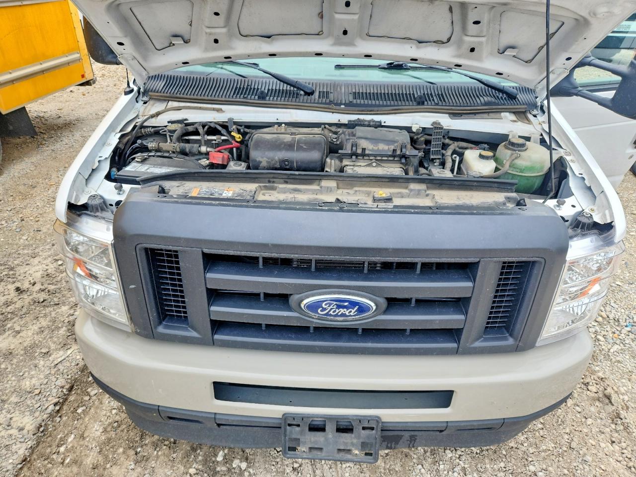 Ford Econoline E350 Super Duty Cutaway Van
