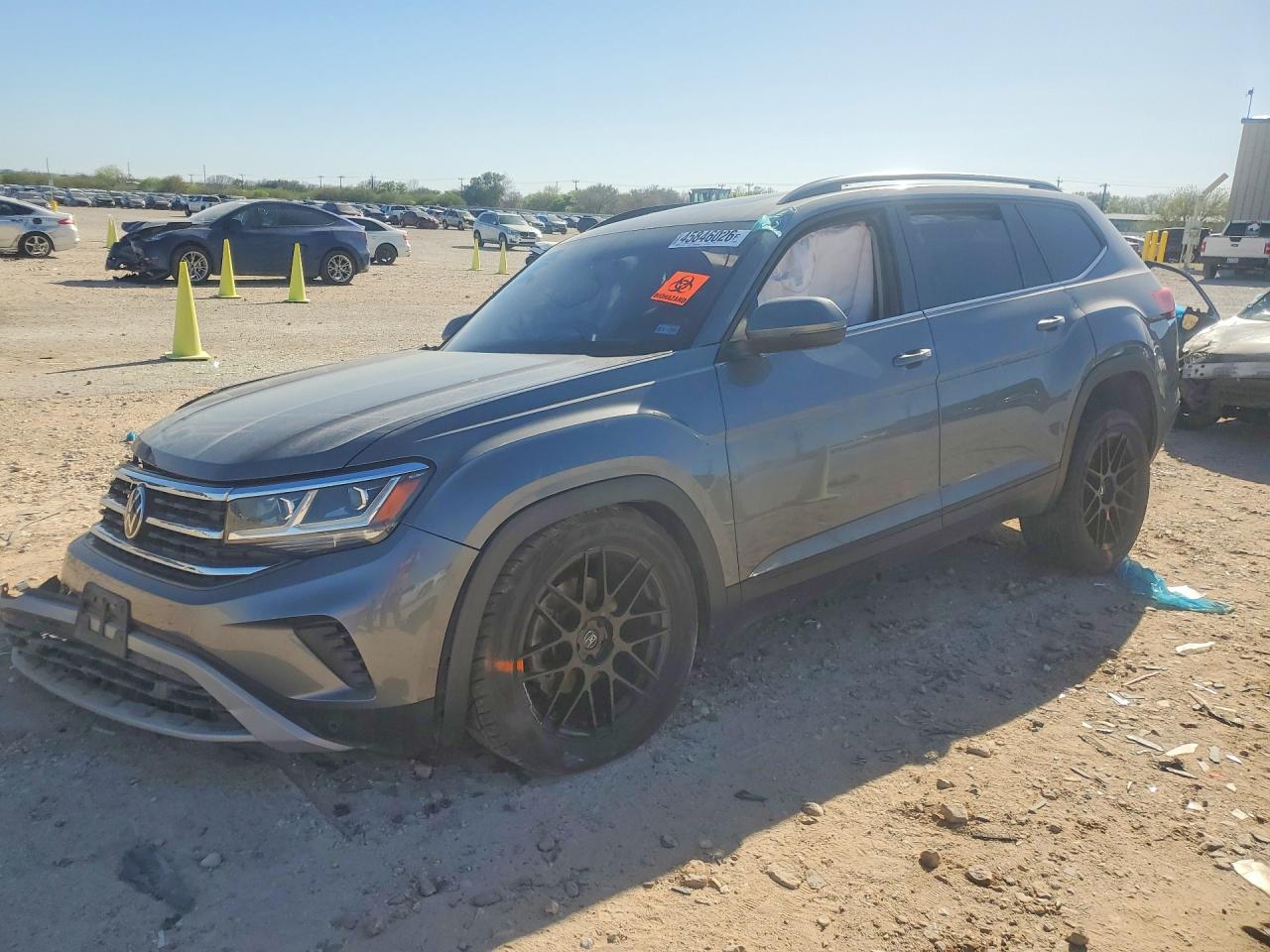 Salvage Volkswagen Atlas Image
