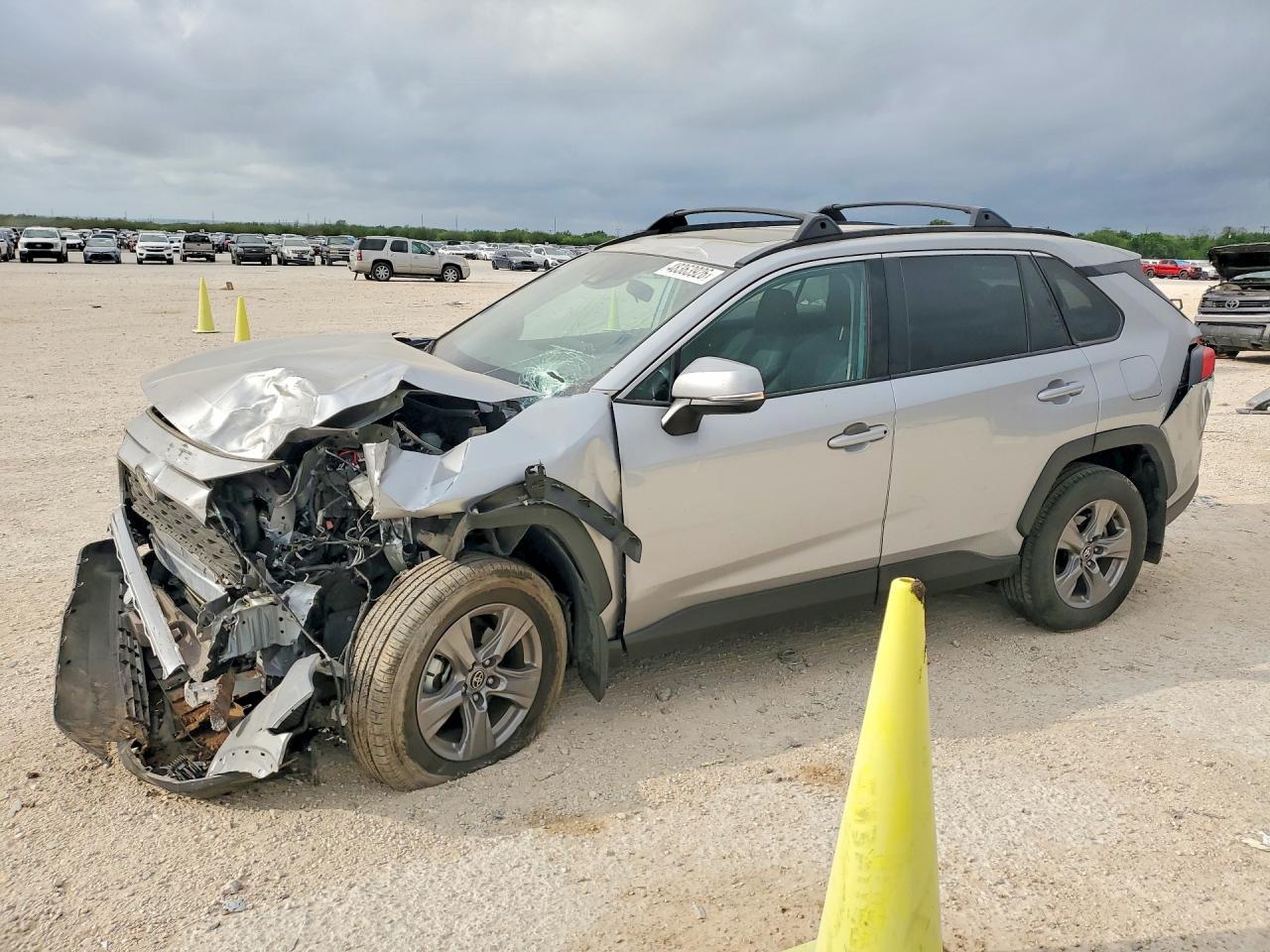 Salvage Toyota RAV4 Image