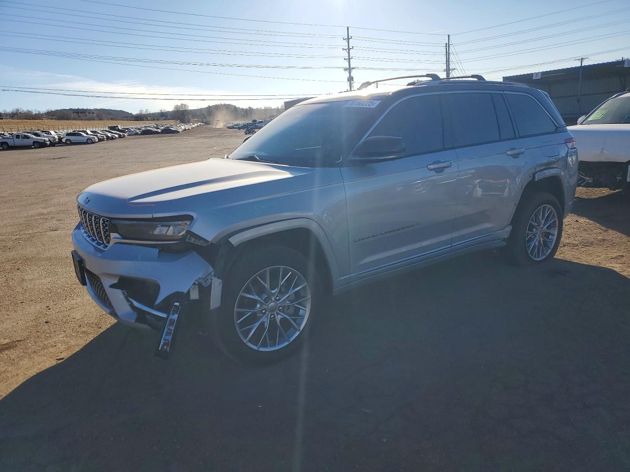 Salvage Jeep Grand Cherokee Image