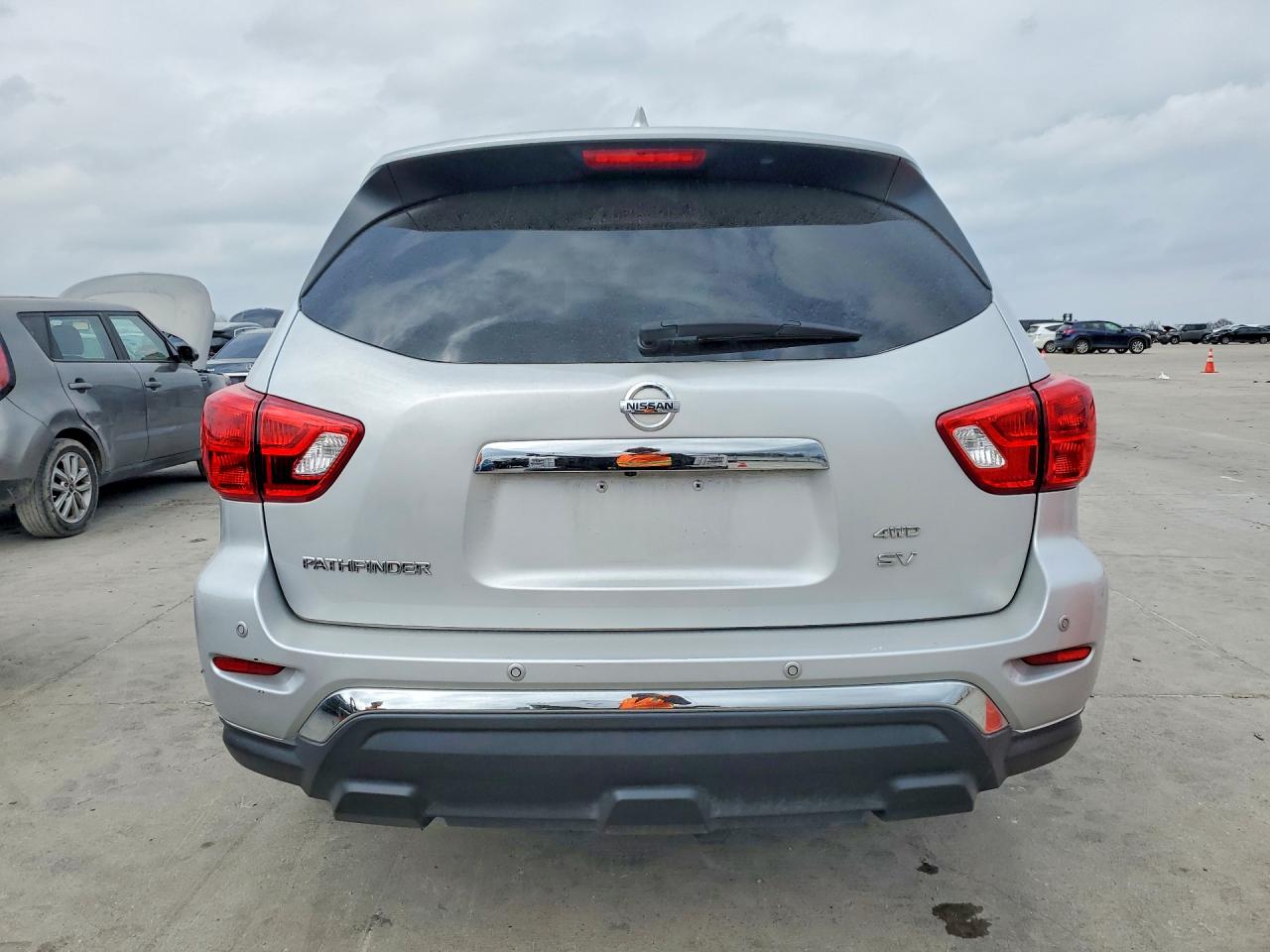 Nissan Pathfinder Sv