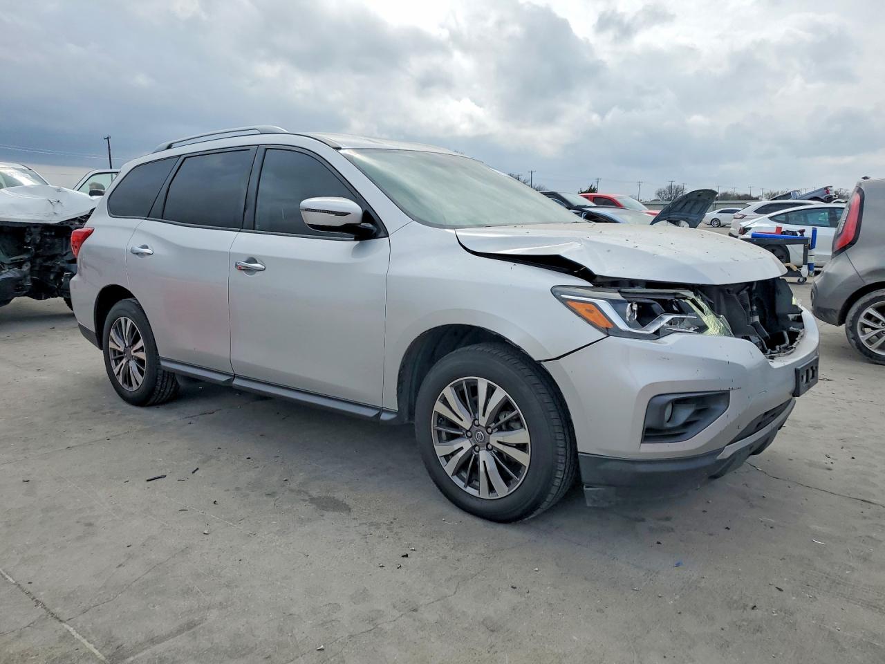 Nissan Pathfinder Sv
