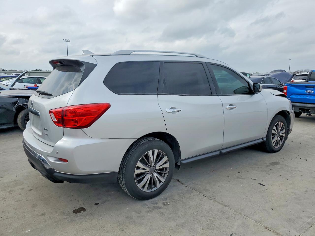 Nissan Pathfinder Sv