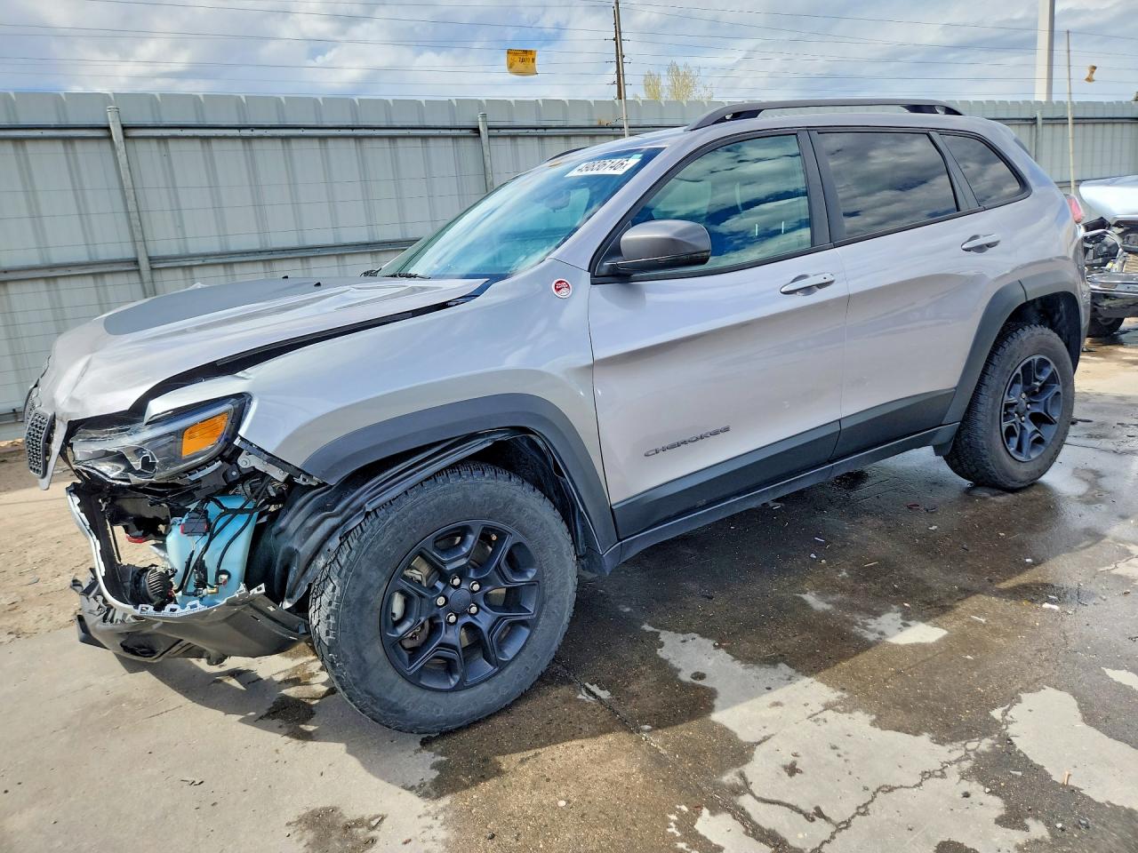 Salvage Jeep Cherokee Image