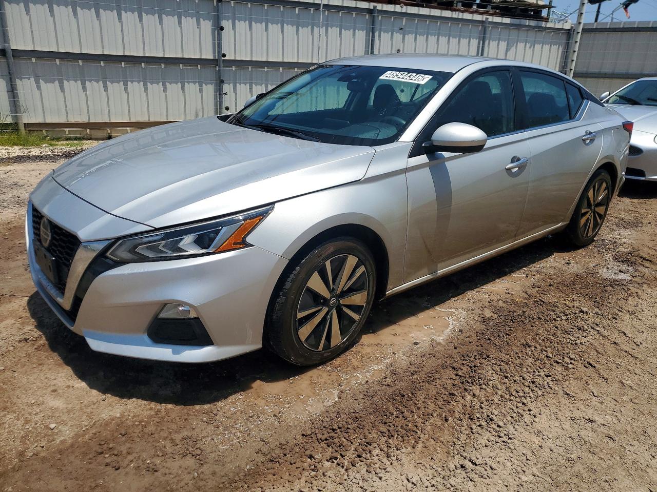 Salvage Nissan Altima Image
