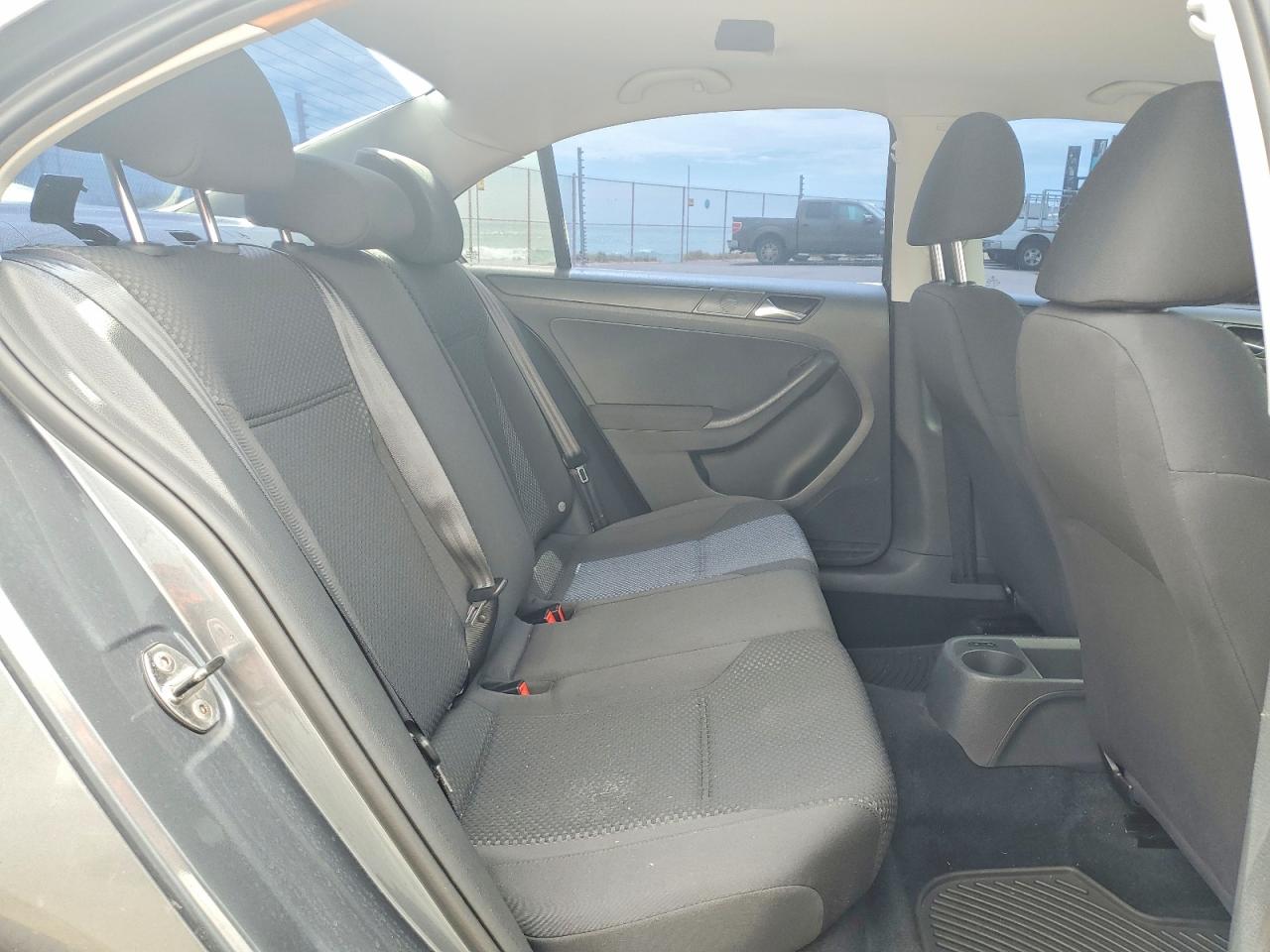 Volkswagen Jetta Base