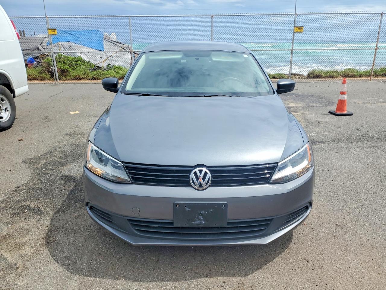 Volkswagen Jetta Base