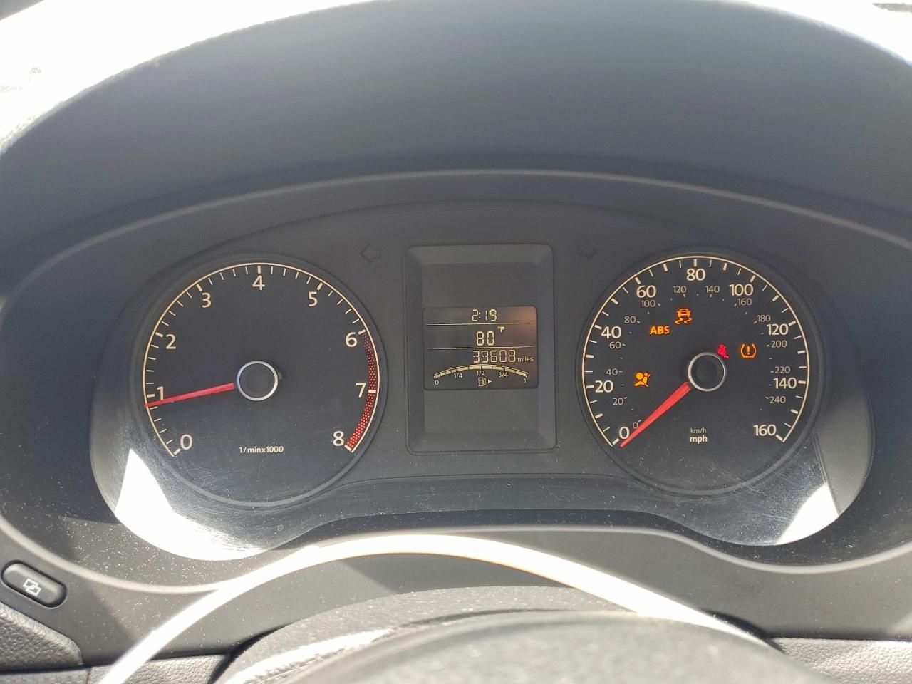 Volkswagen Jetta Base