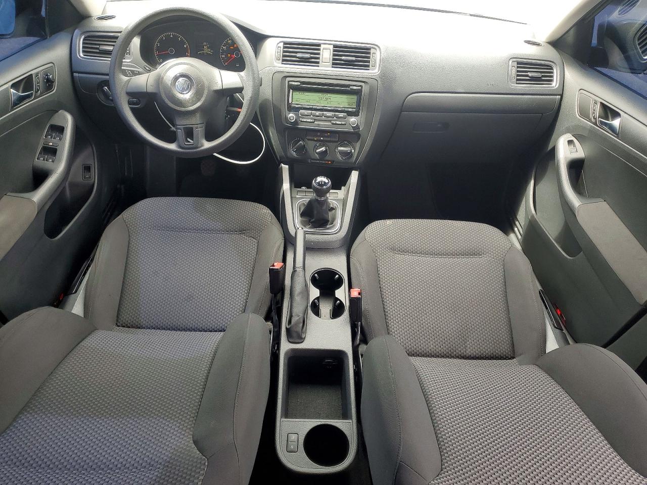 Volkswagen Jetta Base