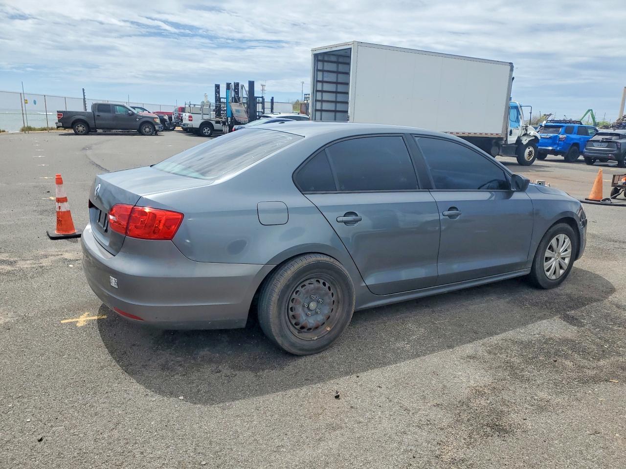 Volkswagen Jetta Base