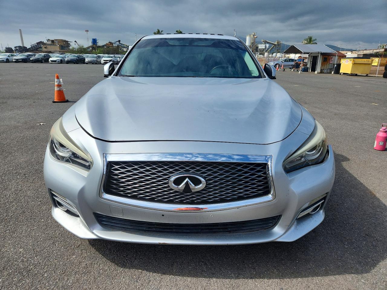 INFINITI Q50 Premium