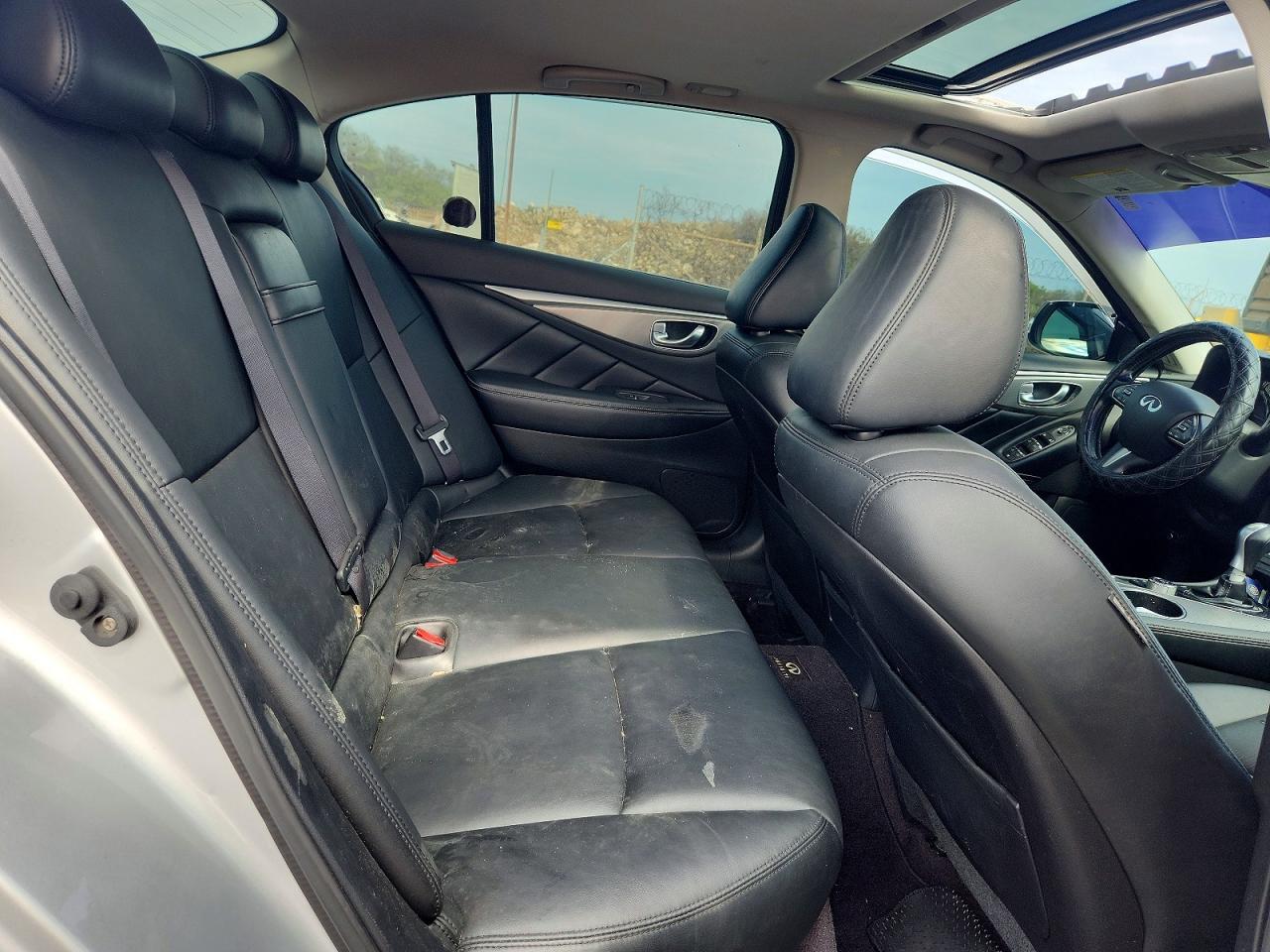INFINITI Q50 Premium
