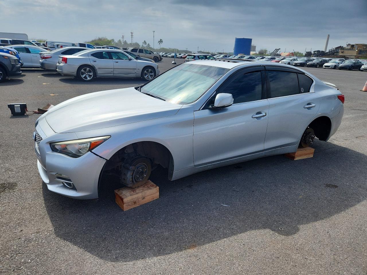 Salvage INFINITI Q50 Image