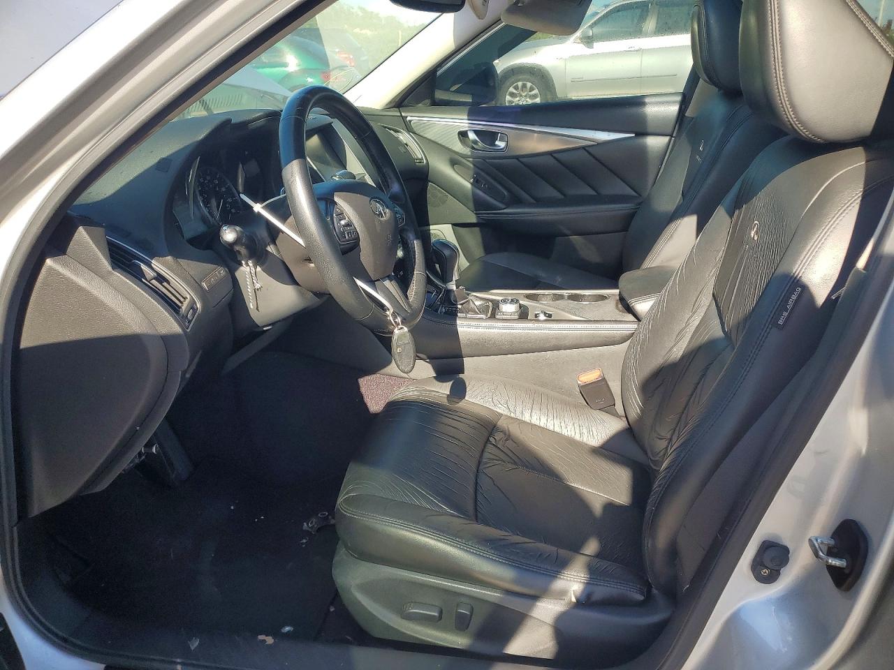 INFINITI Q50 Premium